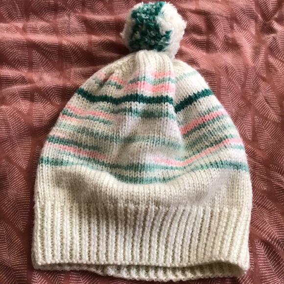 Accessories - DONATED Super cute pom beanie